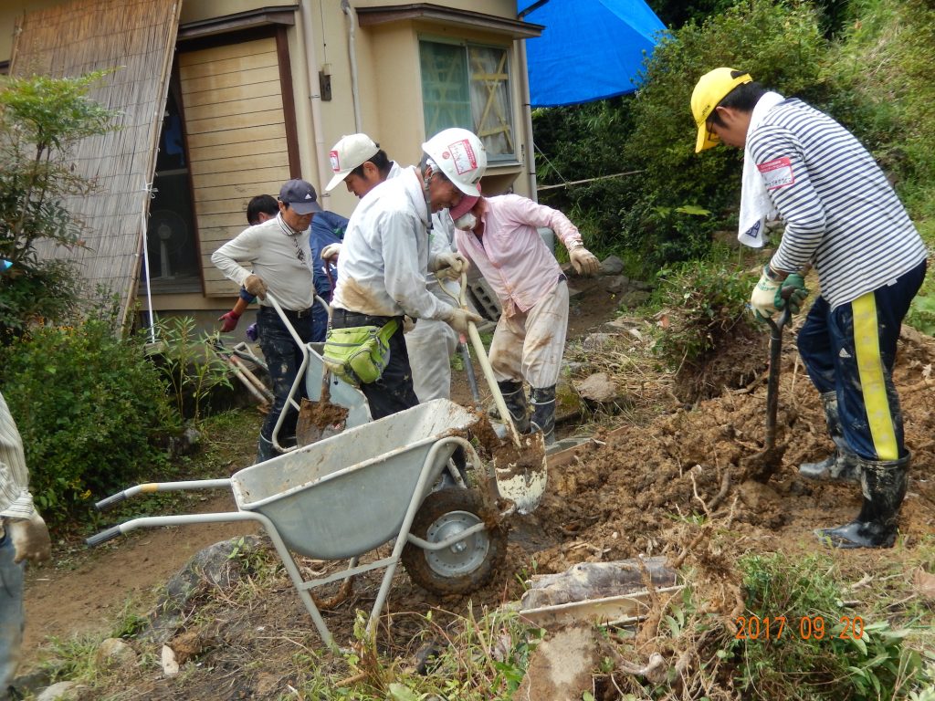 2017年7月の九州北部豪雨で被災されたお宅の片付けをしています